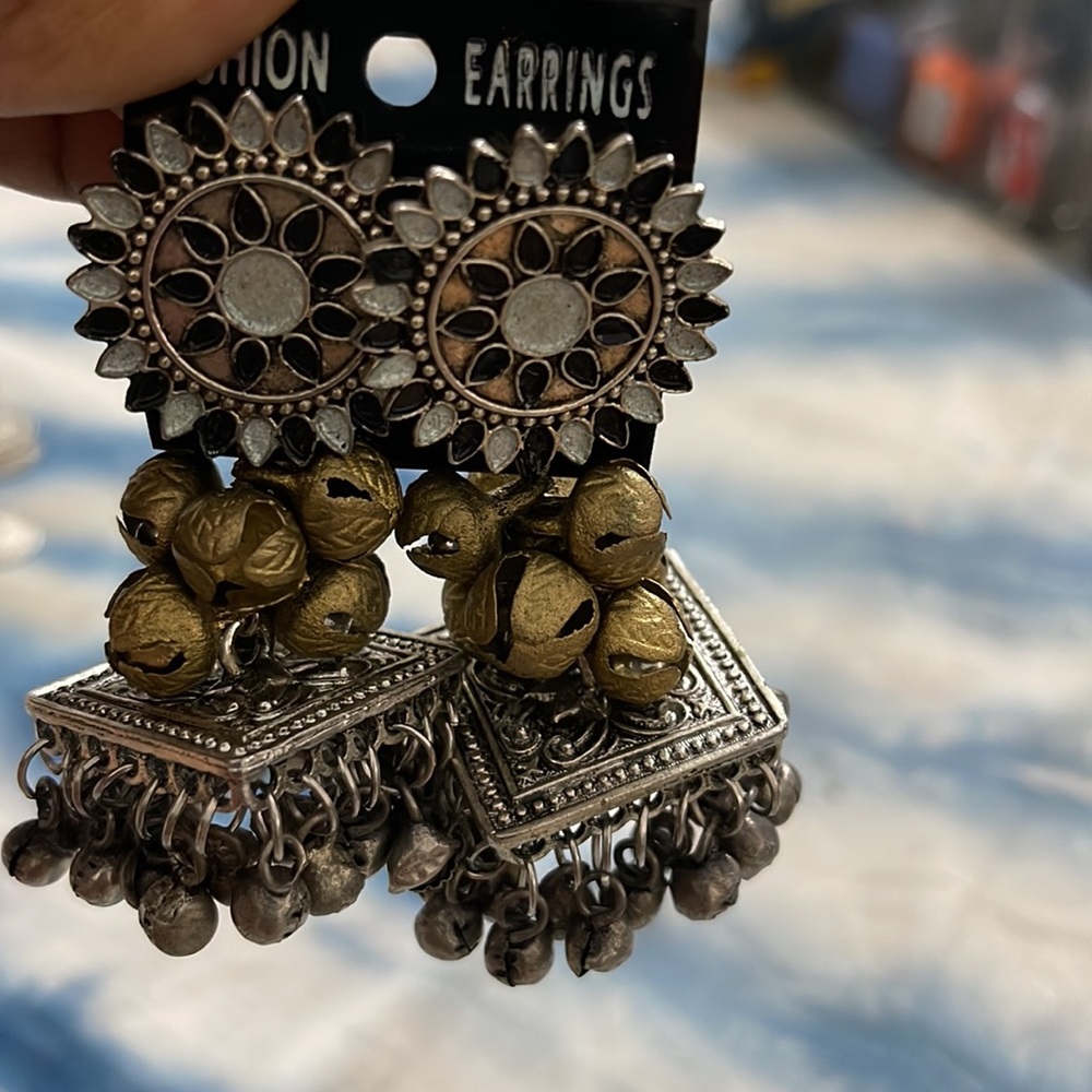 2 pairs of beautiful earrings - Picture 4 of 6